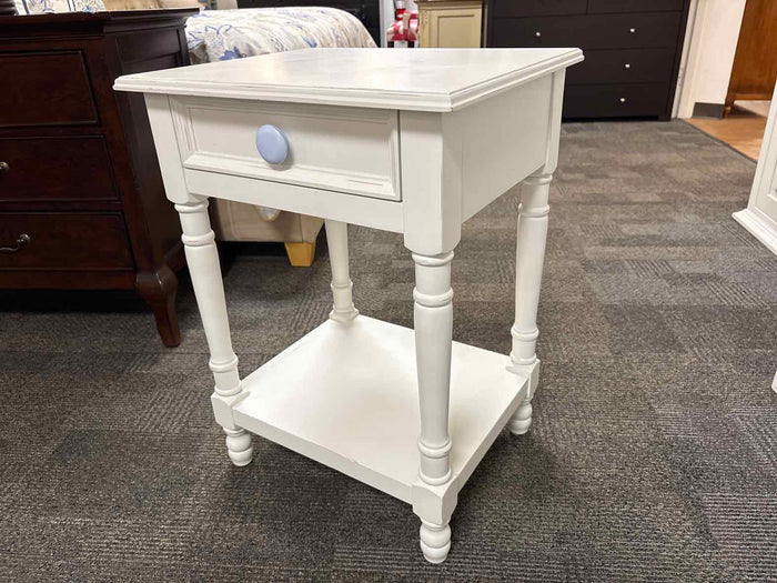 Newport Cottages One-Drawer Nightstand